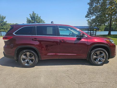 Used 2018 Toyota Highlander Limited Platinum AWD/4WD image 3