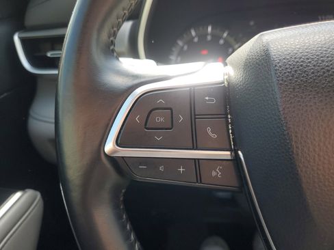 Used 2021 Toyota Highlander XLE image 24