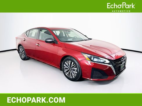 Used 2024 Nissan Altima 2.5 SV image 1