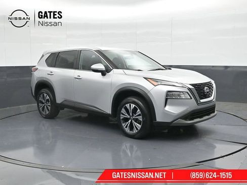 Used 2022 Nissan Rogue SV image 4