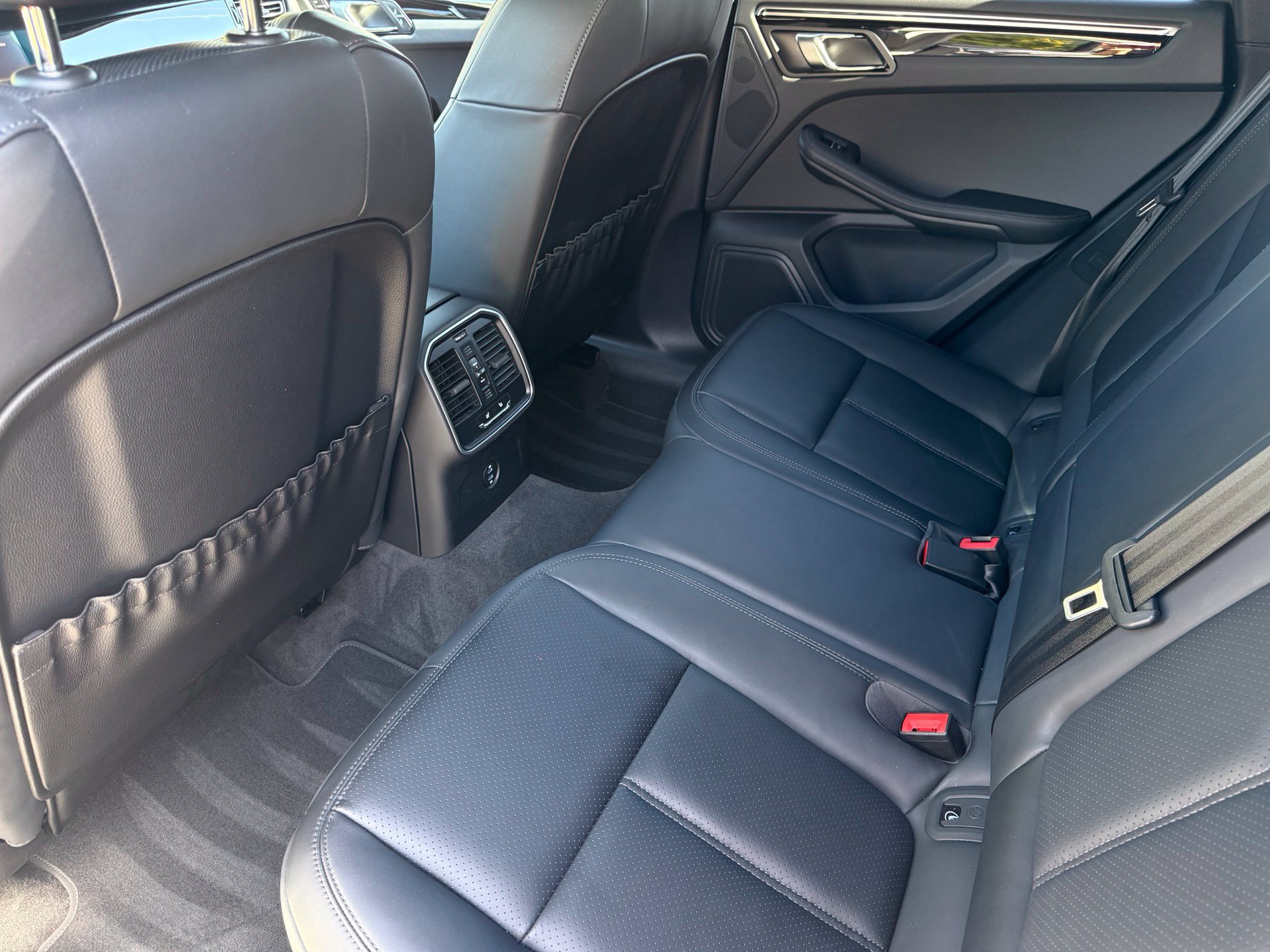Used 2026 Porsche Macan AWD/4WD image 31