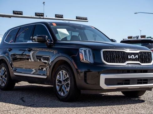 Used 2025 Kia Telluride LX FWD image 3