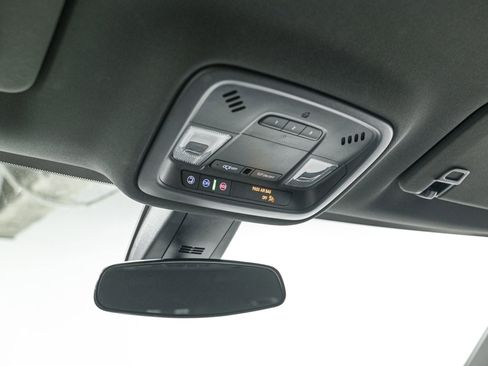 Used 2023 Chevrolet Traverse LT image 30