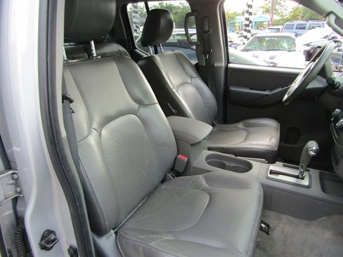 Used 2012 Nissan Frontier SL w/ Moonroof Pkg image 5