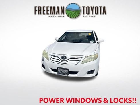 Used 2010 Toyota Camry LE image 2