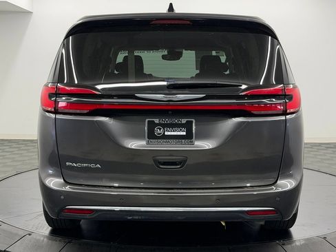 Used 2023 Chrysler Pacifica Touring-L FWD image 11