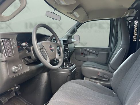 Used 2023 GMC Savana 2500 w/ Driver Convenience Package image 9