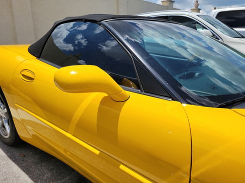 Used 2001 Chevrolet Corvette Convertible w/ Preferred Equipment Group2 RWD image 9