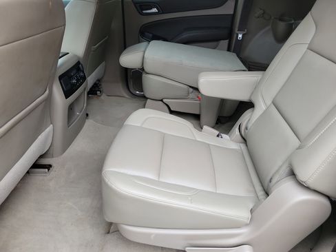 Used 2020 Chevrolet Suburban Premier image 6