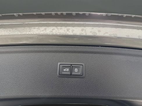 Used 2023 Audi Q5 e Prestige w/ Prestige Package image 17