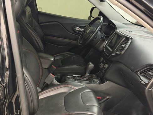 Used 2020 Jeep Cherokee Trailhawk w/ Comfort/Convenience Group AWD/4WD image 26