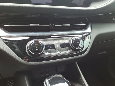 Certified 2024 Buick Envista Sport Touring w/ Convenience I Package FWD image 19