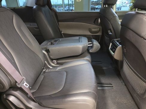 Used 2025 Kia Carnival SX image 17