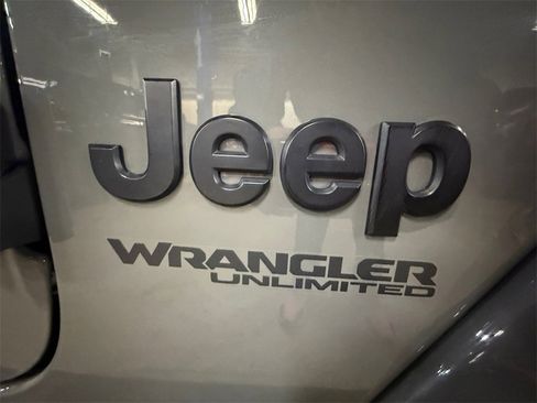 Used 2022 Jeep Wrangler Unlimited Sahara image 31