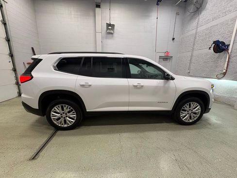 Used 2025 GMC Acadia Elevation w/ Elevation Premium Package image 3