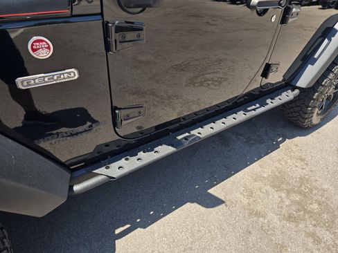 Used 2017 Jeep Wrangler Unlimited Rubicon AWD/4WD image 11