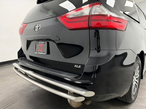 Used 2020 Toyota Sienna XLE image 24