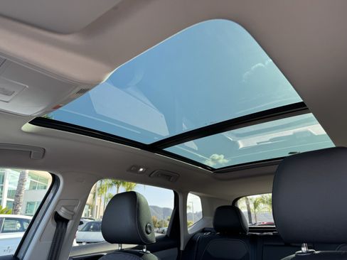 Used 2024 Volkswagen Taos SE w/ Panoramic Sunroof Package FWD image 30