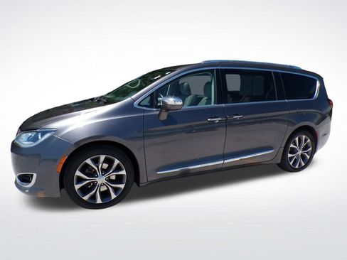Used 2017 Chrysler Pacifica Limited FWD image 3
