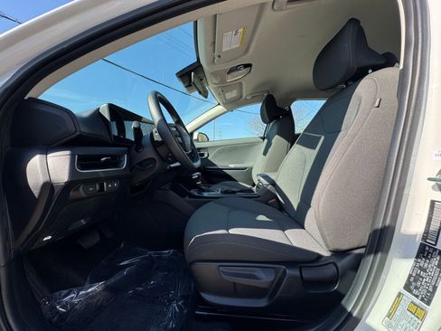 Used 2025 Kia K4 LXS image 24
