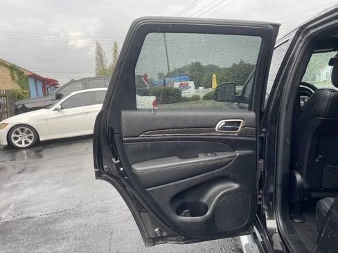 Used 2014 Jeep Grand Cherokee Overland w/ Advanced Technology Group AWD/4WD image 26
