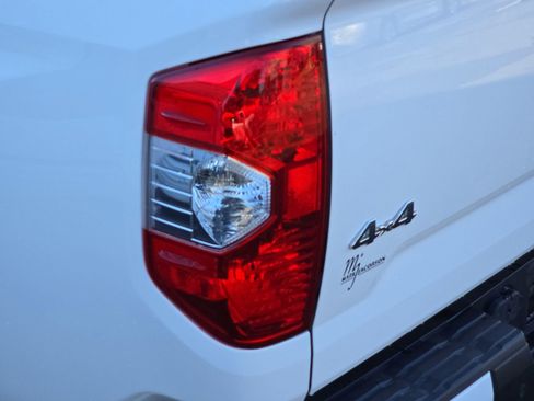 Used 2021 Toyota Tundra SR5 w/ Convenience Package image 39