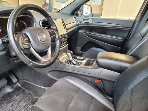 Used 2021 Jeep Grand Cherokee Laredo X AWD/4WD image 12