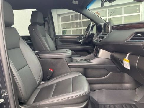 Used 2022 Chevrolet Suburban LT w/ Luxury Package AWD/4WD image 17
