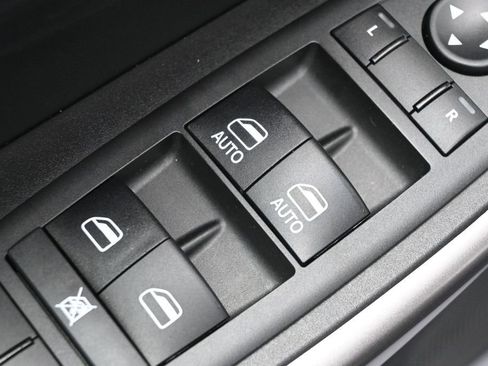 Used 2020 Jeep Cherokee Limited AWD/4WD image 15