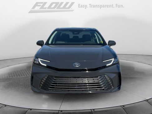 Used 2025 Toyota Camry XLE image 3