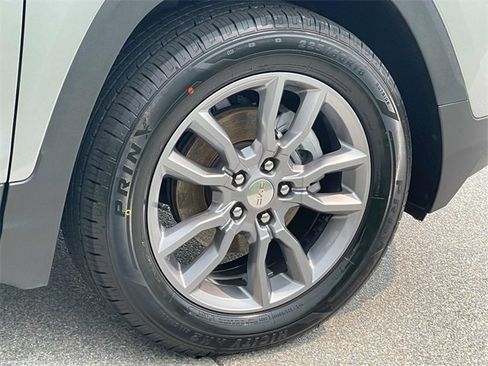 Used 2024 GMC Terrain SLT image 24