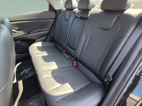 Certified 2023 Hyundai Elantra Limited FWD image 16