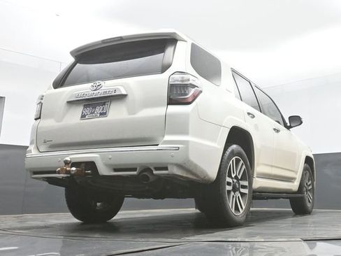 Used 2018 Toyota 4Runner Limited AWD/4WD image 31