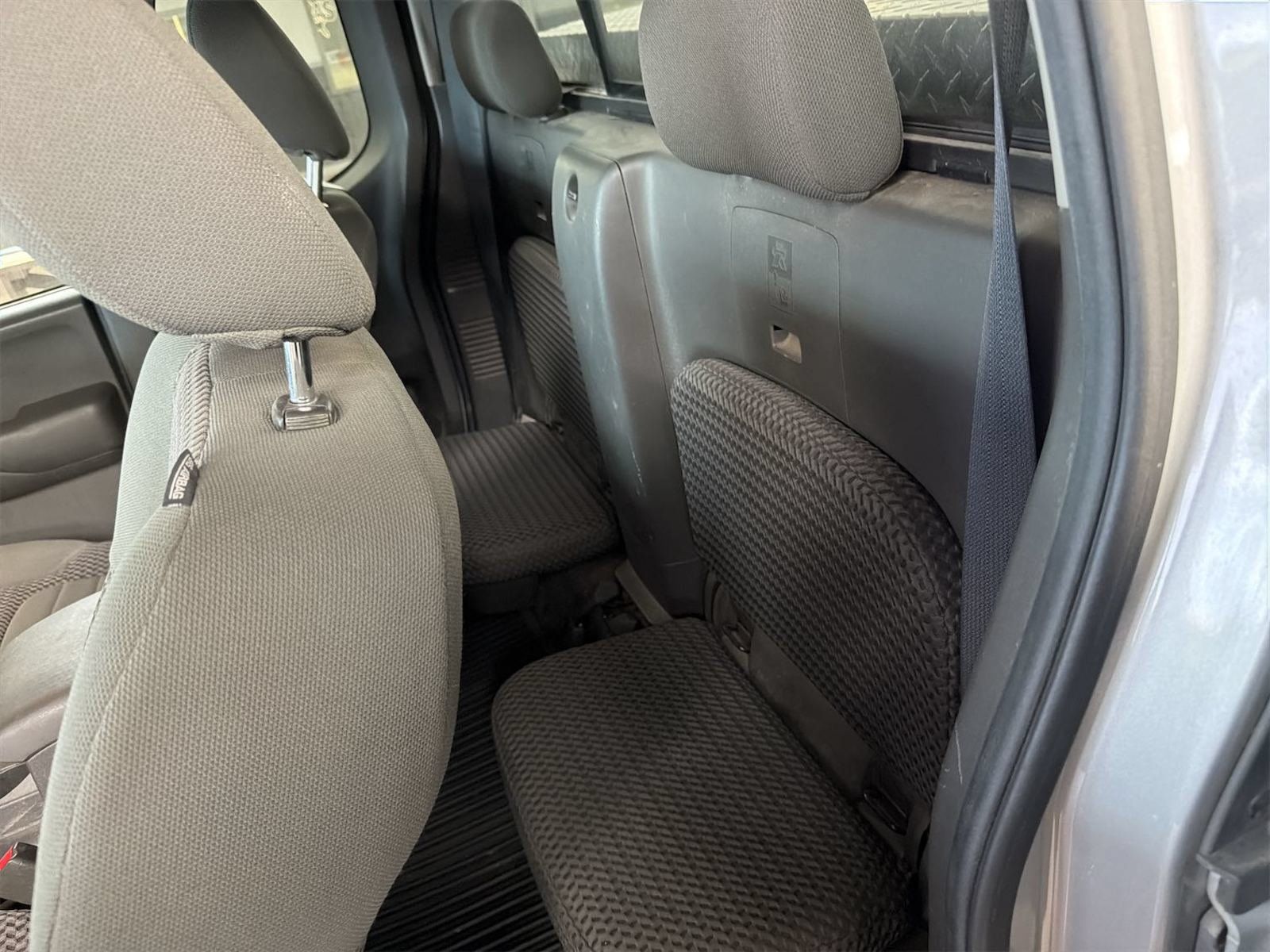 Used 2014 Nissan Frontier SV RWD image 6