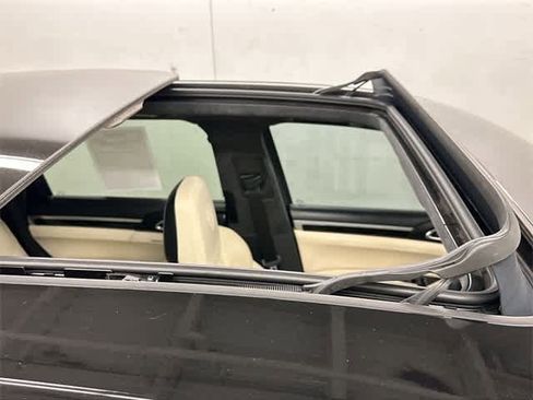 Used 2017 Porsche Cayenne Turbo image 6