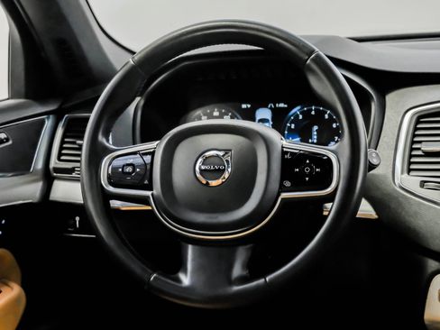 Used 2017 Volvo XC90 T6 Momentum w/ Vision Package image 12
