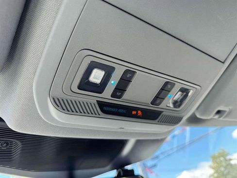 Used 2022 Ford Explorer XLT AWD/4WD image 40