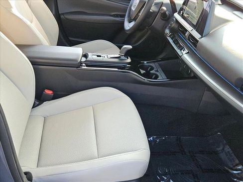 Certified 2025 Toyota Prius XLE FWD image 17