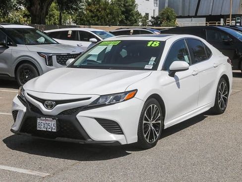 Used 2018 Toyota Camry SE w/ Moonroof Package FWD image 5