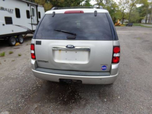 Used 2007 Ford Explorer XLT AWD/4WD image 4