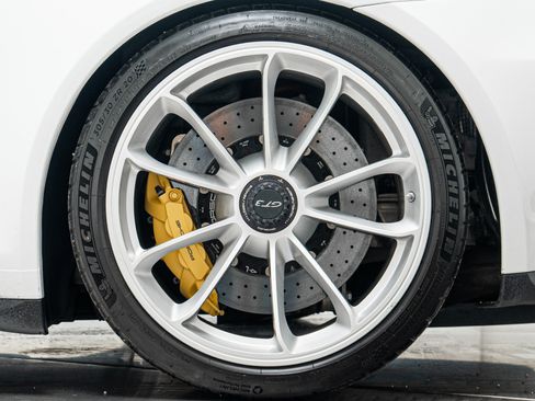 Used 2018 Porsche 911 GT3 RWD image 11