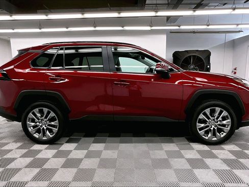 Used 2024 Toyota RAV4 XLE Premium w/ Weather Package AWD/4WD image 15