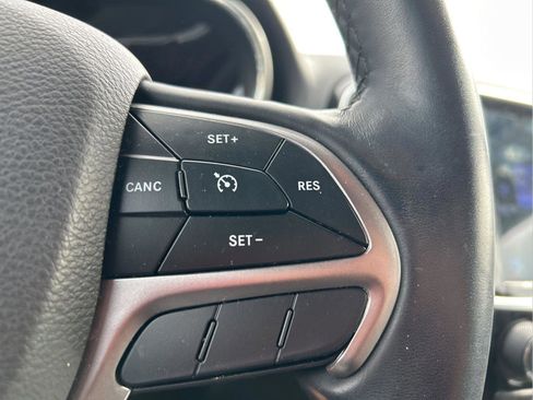 Certified 2020 Jeep Grand Cherokee Altitude image 17