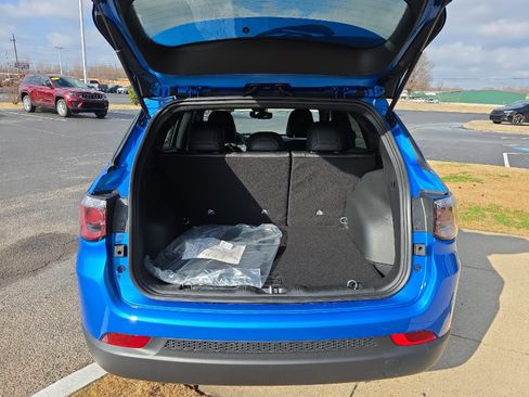 New 2026 Jeep Compass Latitude image 11