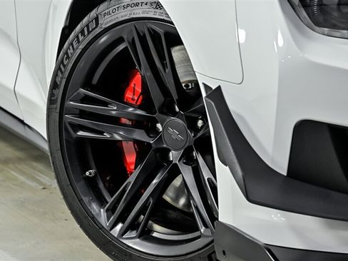 Used 2022 Chevrolet Camaro ZL1 RWD image 3