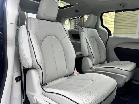 Used 2018 Chrysler Pacifica Limited w/ Advanced Safetytec Group image 20