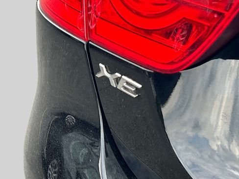 Used 2017 Jaguar XE Premium RWD image 13