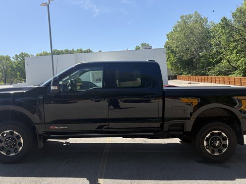 Used 2023 Ford F250 Lariat w/ Lariat Ultimate Package AWD/4WD image 7