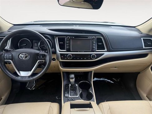 Used 2017 Toyota Highlander XLE w/ Protection Package #3 image 10