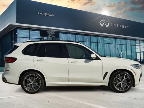 Used 2021 BMW X5 xDrive40i w/ M Sport Package image 4